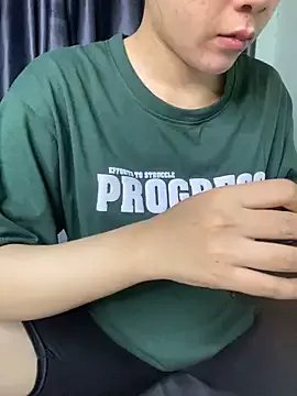 Freechat Ly_Coca24 on StripChat