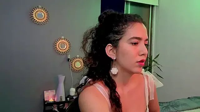 Freechat Maithe_Perroni on StripChat