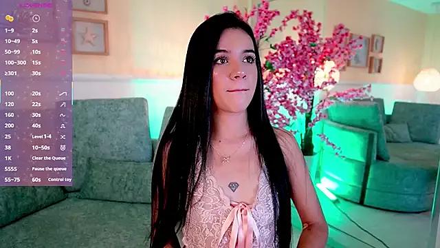 MeganLayne on StripChat 