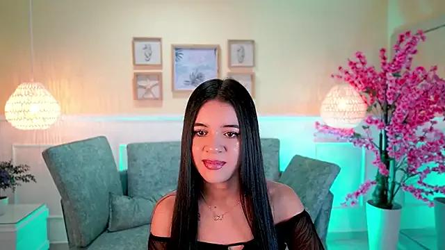 MeganLayne on StripChat 