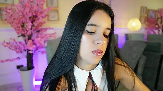 MeganLayne on StripChat 
