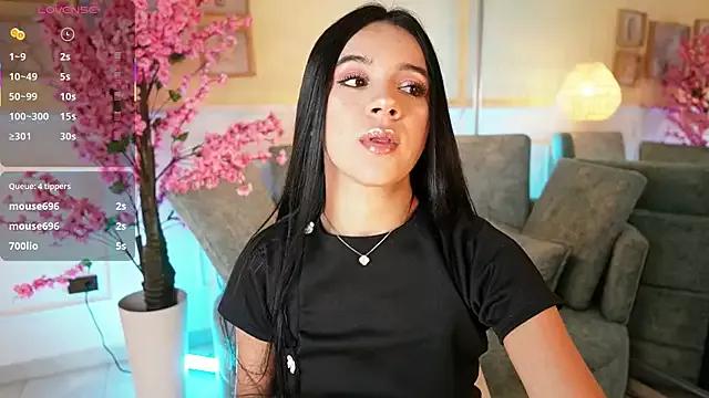 MeganLayne on StripChat 