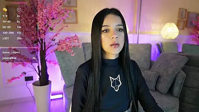 MeganLayne on StripChat 