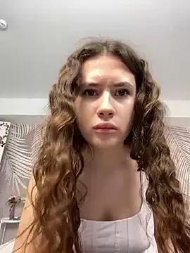 milaleoneli on StripChat 