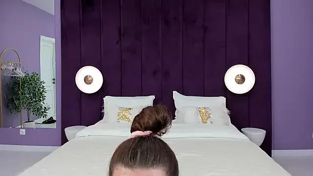 milaleoneli on StripChat 
