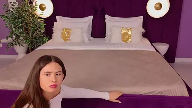 milaleoneli on StripChat 