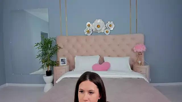 milaleoneli on StripChat 