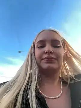 Milkyy_wway on StripChat 