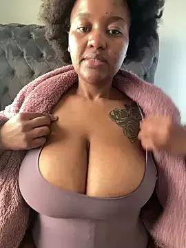 MILL204 on StripChat 