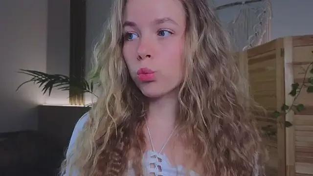 milly_shy on StripChat 