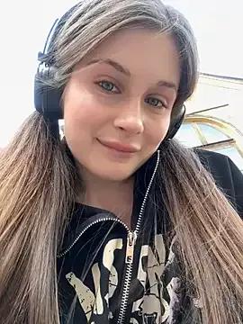 Freechat mmelicious on StripChat