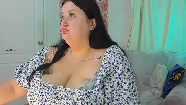 MonaSteele on StripChat