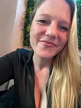 MoniqueLaFee on StripChat 