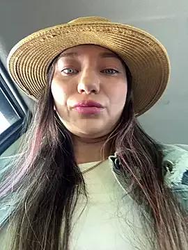 MooonReal on StripChat 