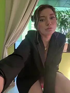 MooonReal on StripChat