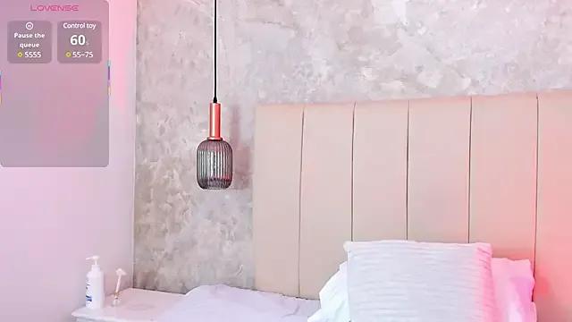 naishaa_ on StripChat