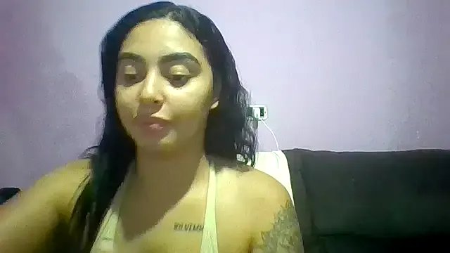 Nandinha777 on StripChat 