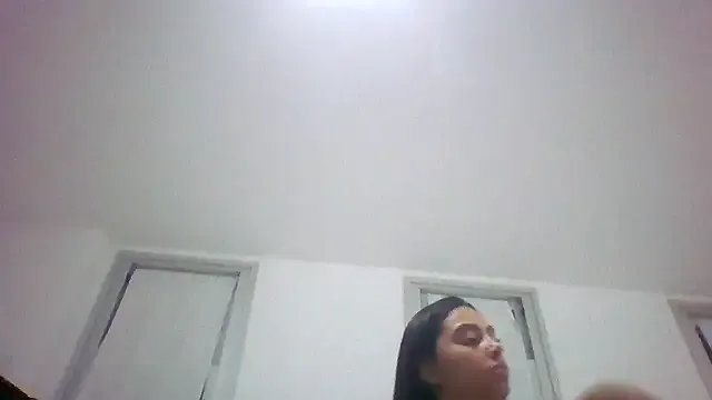 Nandinha777 on StripChat 