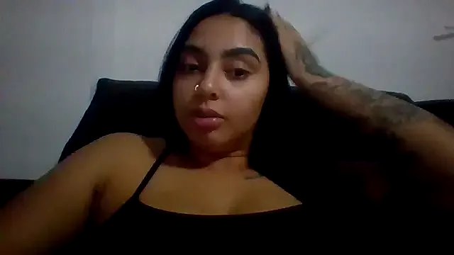 Nandinha777 on StripChat 