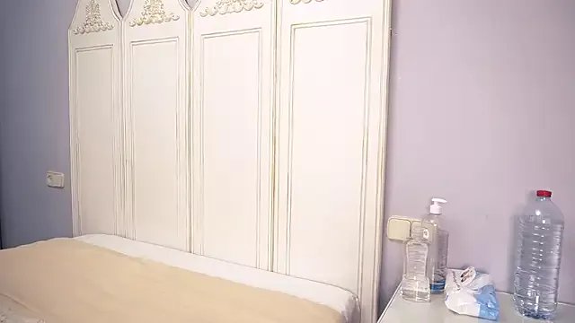 new_dee on StripChat