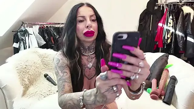 Freechat NinaVegas on StripChat