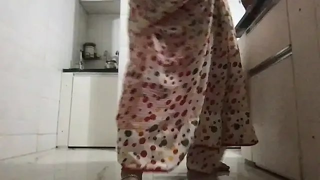 Rubysinghsexy — Oil in boobs