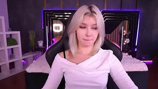 SelenaIris on StripChat 