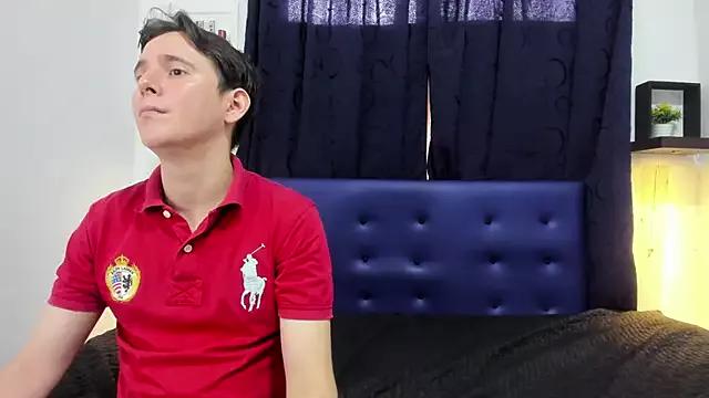 Skarleth_and_Aaron on StripChat 