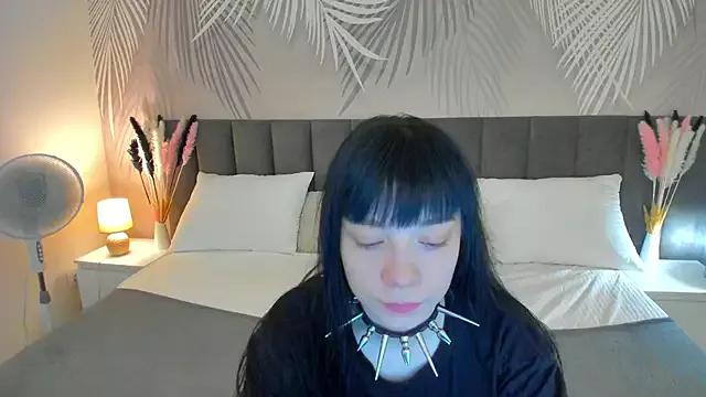 SkinyJoyce on StripChat 