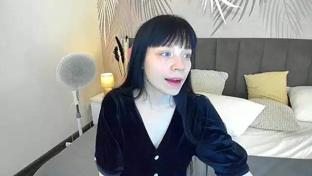 SkinyJoyce on StripChat 