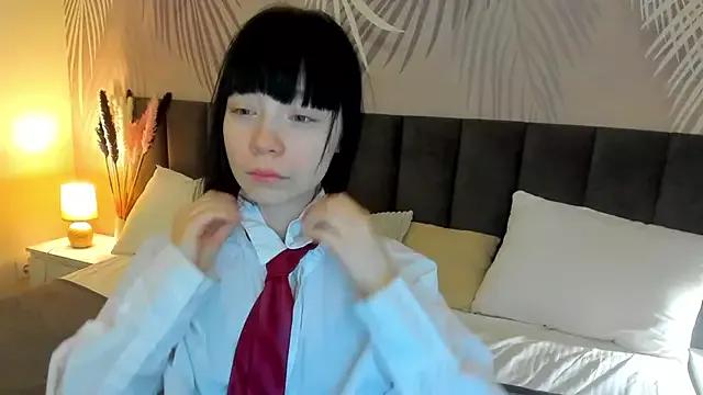 SkinyJoyce on StripChat 