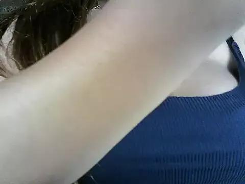 SquirtSellene18 on StripChat