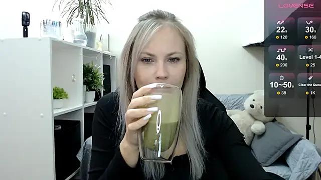 Sunny_bunny6 on StripChat