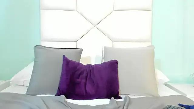 sunnyWhitee on StripChat