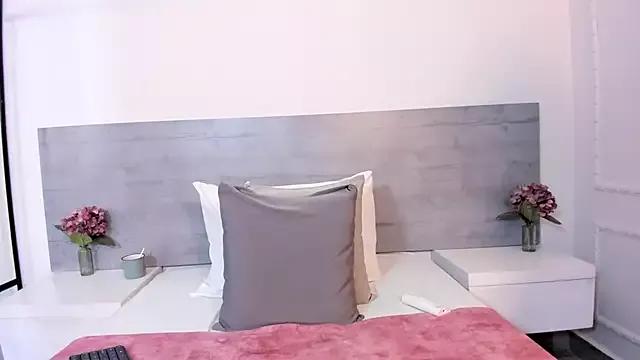 sunnyWhitee on StripChat