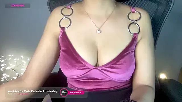 Tashaa on StripChat 