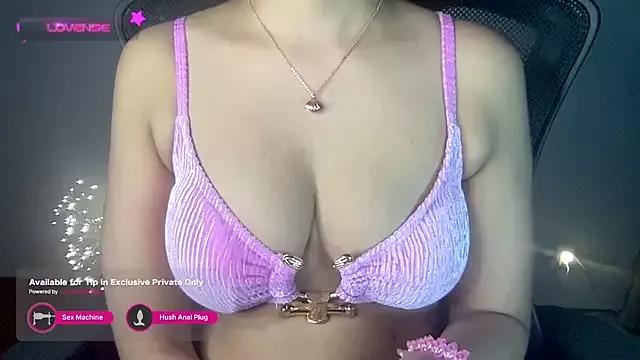 Tashaa on StripChat 