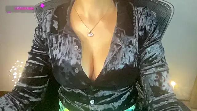 Tashaa on StripChat 