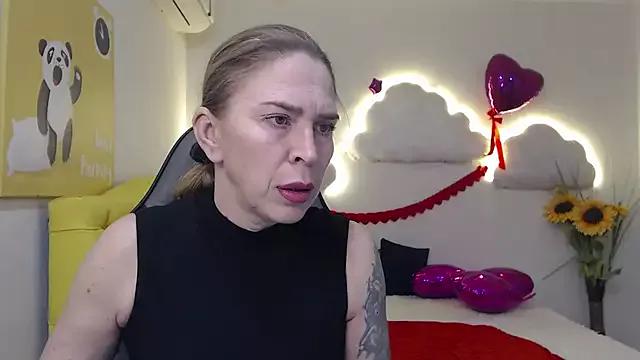 TessaDaybreak on StripChat 