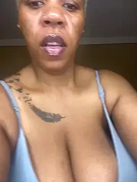 Freechat THICKBUNNYCHICKxxx on StripChat