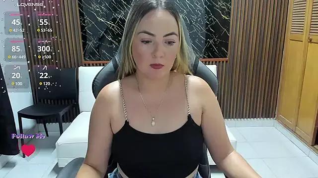 tiffany_27 on StripChat 