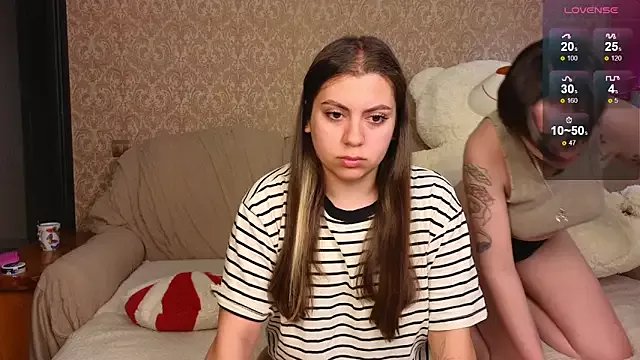 Freechat twobabesweet on StripChat