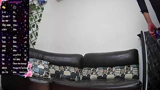 vale_bunny23 on StripChat