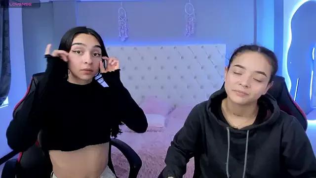 violet_thomson on StripChat 