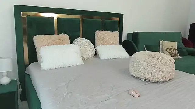 Freechat XeniaBlu on StripChat